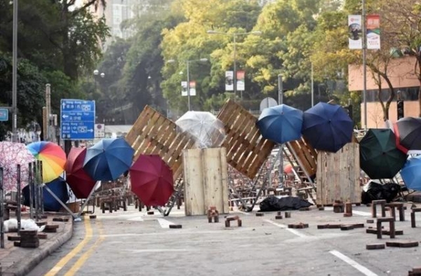 “乱港”纪录片被评三级电影，还敢“卖惨”？