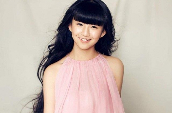小彩旗当年春晚走红，如今参加《演员2》，因一段吻戏再引热度