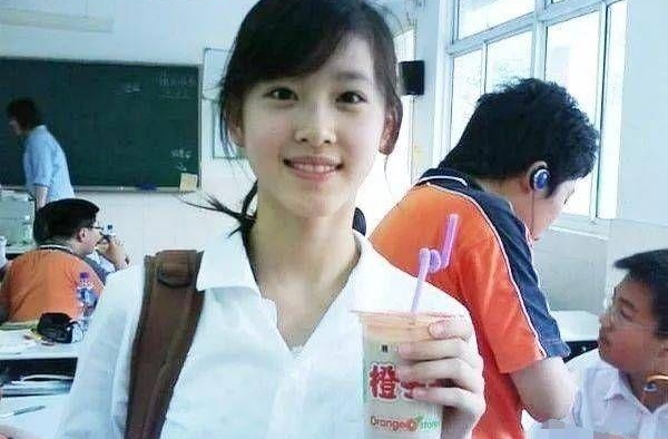 16岁走红后嫁给大20岁富豪老公，如今已成为身价百亿的阔太太