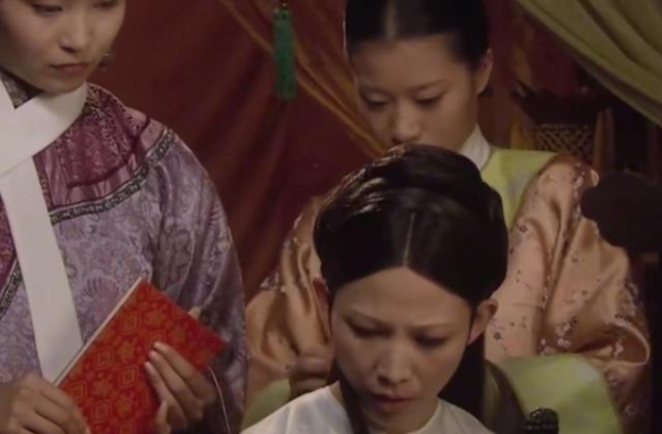 盘点各个后宫娘娘看到自己的白发表情，如妃最无奈，万贵妃最真实