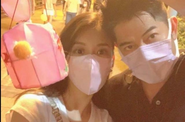 郭富城发布一家四口团圆照片 一岁小女儿郭咏希首度曝光