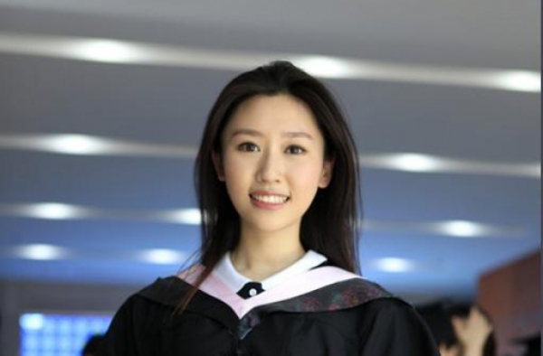 央视女主播王音棋，一组生活照曝光，展现出90后少女的清新气质