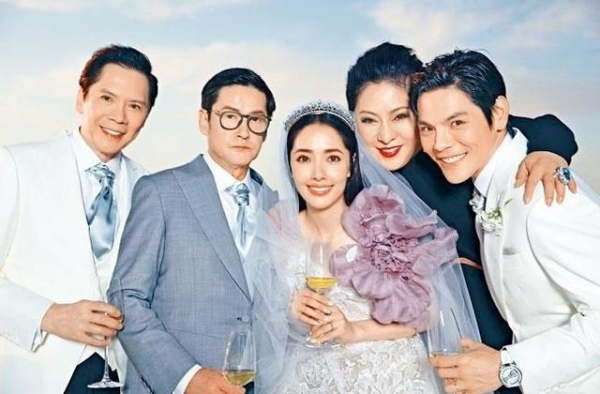 向??华强与陈岚喜抱女孙，郭碧婷中秋在台生下7斤千金