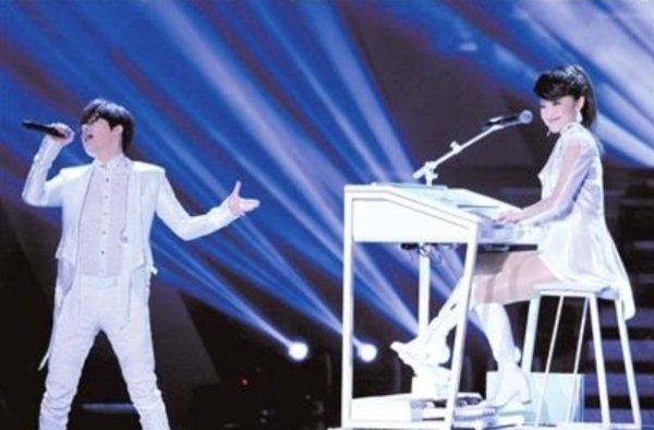 玖月奇迹官宣离婚，网友关心的却是：他俩还会一起演出吗？
