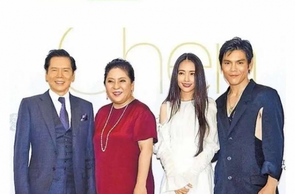 郭碧婷产女官宣？向华强露面心情好，向太大病初愈略显憔悴
