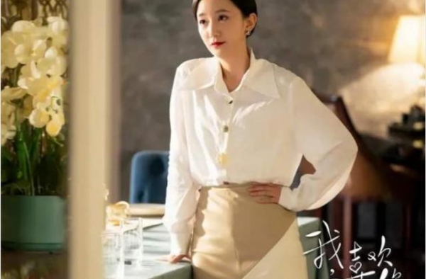 她是黄轩第一承认的女友，曾出现在多部剧里，点痣后的李倩超好看
