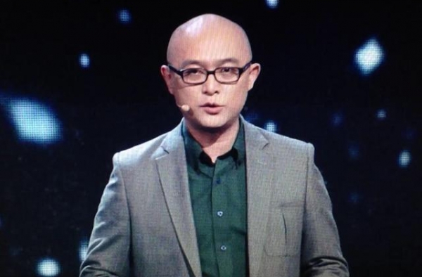 10年了，那个“宁愿在宝马车里哭”的马诺，如今过得幸福吗？