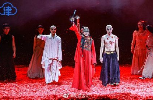 镜头：杨丽萍舞剧作品《十面埋伏》天津首演