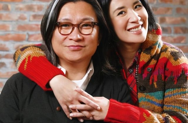 陈可辛女儿已长大！14岁陈是知穿T恤短裤，个头快赶上吴君如了