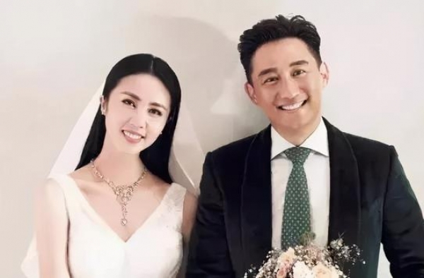 娱乐圈何炅主持过的婚礼，黄磊谢娜上榜，不是有钱就能请到的