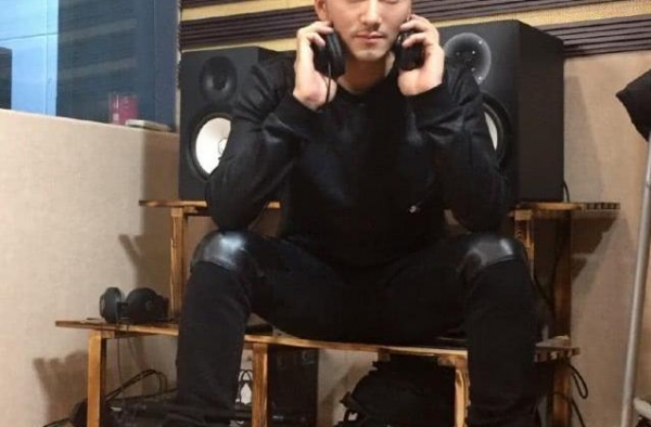 他曾是“最帅快递员”，为变成谢霆锋花百万整容，如今后悔了吗？