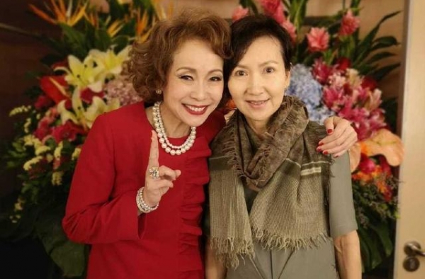 陈美琪叶童同框，眼角皱纹显老态仍难掩气质，果然优雅老去最美
