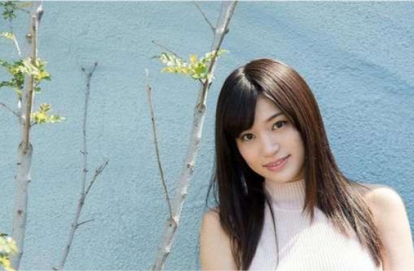 当红女星援交被封杀，回应：收入比大学毕业生少，没禁住金钱诱惑