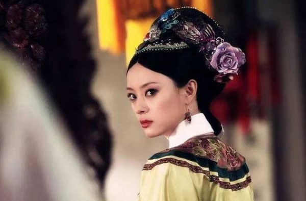 孙俪新戏路透图曝光，外貌变化大，衣服皱巴巴显邋遢