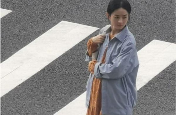 赵丽颖《幸福到万家》当清洁工路透 孕妇造型曝光