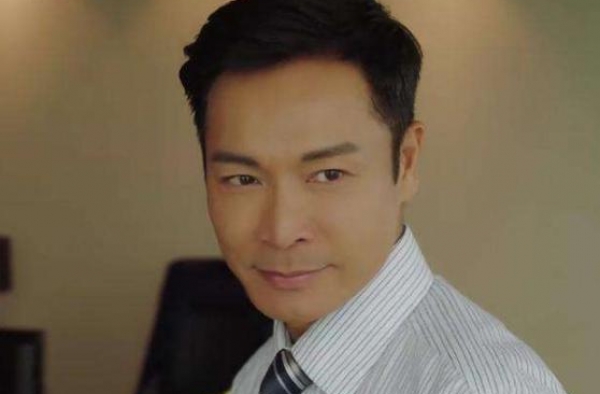 郭晋安：靠“卖傻”获影帝，娶“红孩儿”为妻，如今过成了这样