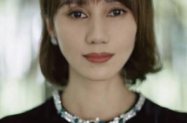 袁泉气质真优雅，穿黑色长裙美得惊艳，配标志性“短发”吸睛养眼