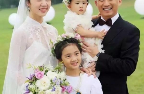 相爱25年，黄磊称妻子为“孙姑娘”，还要再办一场婚礼
