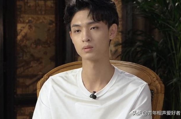 德云社秦霄贤接受采访，因网络暴力失去自信，跟师哥形成强烈对比