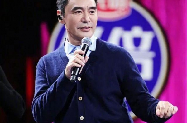67岁钟镇涛活成40岁模样，为何这个破产男人能活得这么帅气？