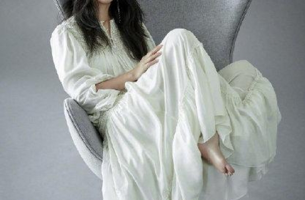 汤唯近照曝光，年已40仍少女，被疑嫁人后在外发展不回国？