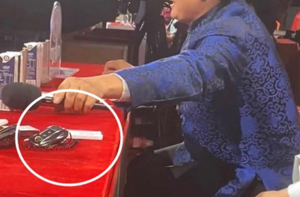 大衣哥当央视节目评委，结婚送儿媳200万现金，粉丝争当女婿