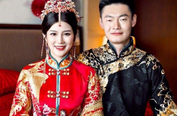 知名主持人自曝遭家暴，张培萌回应漏洞百出，曾说女儿是亲自生的