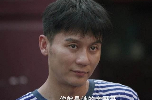 谁给这些男星装嫩的勇气？41岁李晨演高中生，眼睛窝陷一脸老态