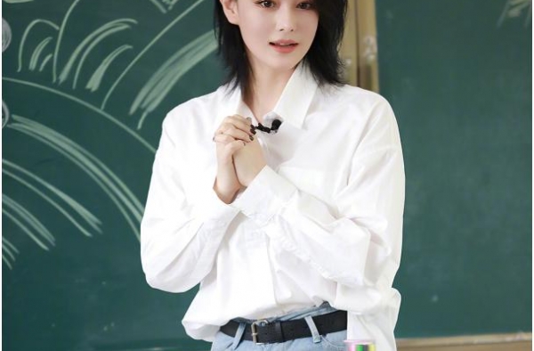 原以为张馨予太艳演不了“老师”，当看到剧照后，瞬间喜欢上学了