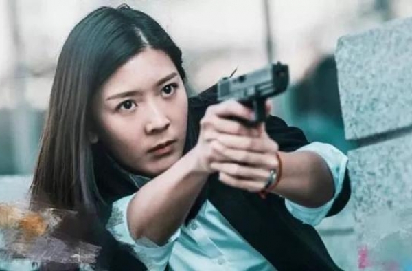 急嫁40岁未婚夫！27岁香港人气女星被曝双喜临门，下月即出阁