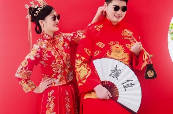 著名影视制作人喜哥正式向大衣哥的女儿求婚：我不图你们家的钱财