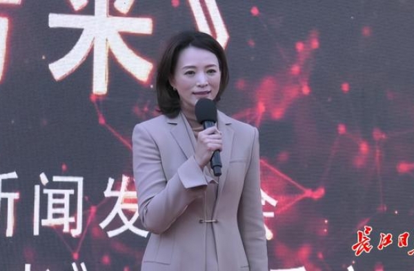 《朗读者》第三季启航，邀请了哪些武汉嘉宾？董卿已透露
