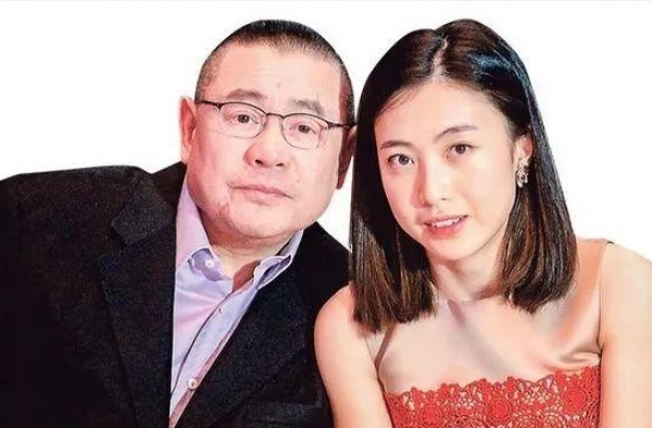 甘比儿子：长相帅气似翻版刘銮雄，大刘一生都在为他们母子打工