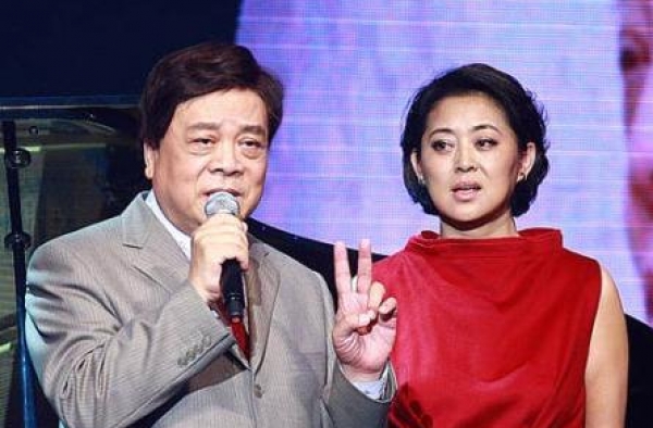 参观赵忠祥住过的家，生活跟普通老头没两样，还喜欢在院子里养鱼