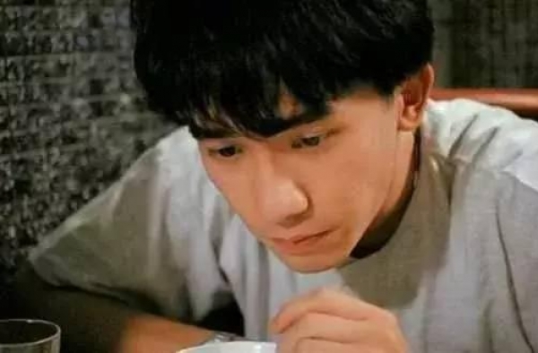 梁朝伟3岁到58罕见照：从第4张始，见证小鲜肉到电眼男神蜕变