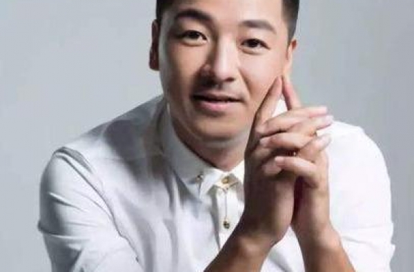 著名演员齐奎：娶中专初恋做妻子，当上爸爸后曾想过自杀