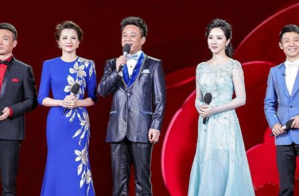 何炅问撒贝宁：为何董卿是一姐，而你是小撒？撒贝宁高情商回答