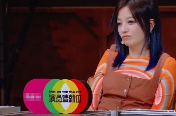 李溪芮越尴尬，越衬托出“治矫达人”赵薇的清醒