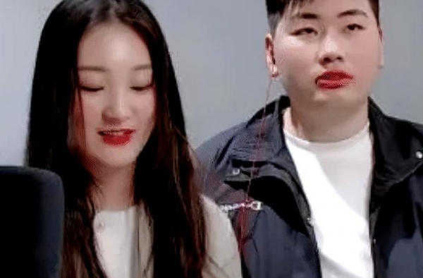 大衣哥儿子被指“被迫营业”，儿媳直言：与老公没领证，他还小