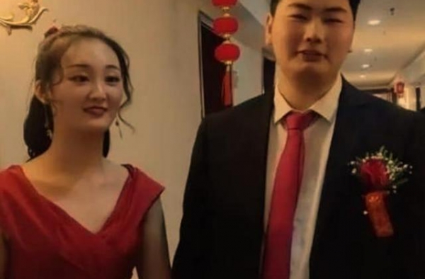 朱单伟带媳妇回老家，大衣哥亲自动手做煎饼，陈亚楠被指眼里没活