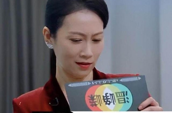 《演员2》她意外腿骨折，却坚持和胡杏儿黄奕争抢角色
