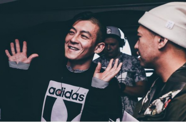 陈冠希潮人光环拉胯，拍时尚照被嘲土得像民工，网友：欣赏不了