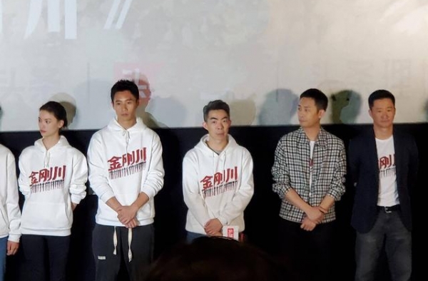 《金刚川》初评：3个导演，4个视角，比《八佰》画面更震撼