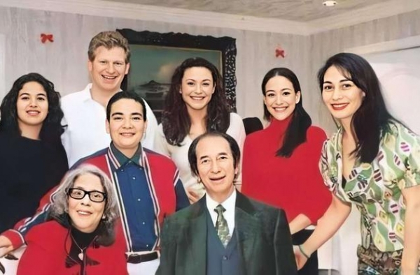 何莉莉嫁入豪门43年终得巨额财产，大获全胜并非只靠隐忍