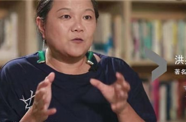 “名门痞女”洪晃：一生潇洒不羁，曾甩陈凯歌，怒怼王思聪