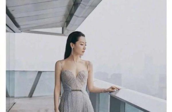 白冰身着大牌高定礼服却被品牌方要求删图 疑似咖位太小