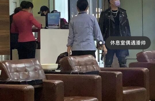 潘玮柏夫妇被偶遇，宣云穿宽松衣服疑怀孕，恩爱甜蜜打破不和传闻