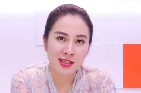 网曝叶璇何洁大打出手？曾是好姐妹，何洁被曝出轨时叶璇发文力挺