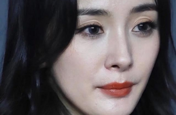 女星年过30颜值下降？杨幂近照状态不佳，39岁范冰冰也逃不过
