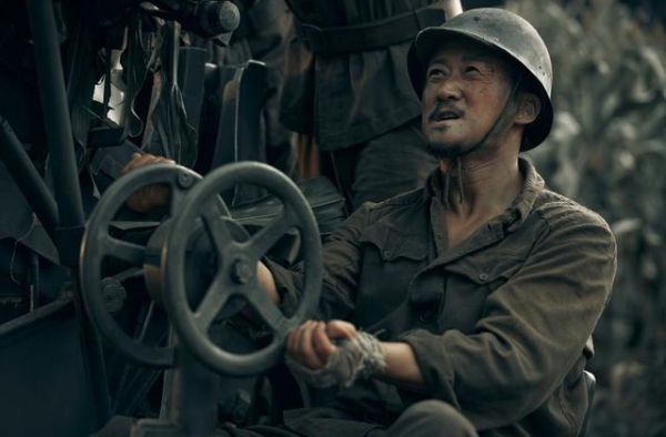 系列电影致敬英雄《金刚川》上映首日感动观众